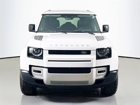 Used 2023 Land Rover Defender 110 SE image 2