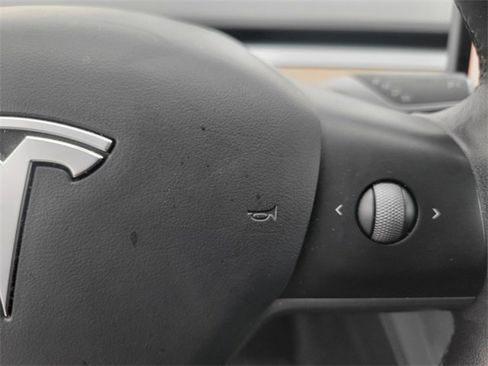 Used 2023 Tesla Model 3 Standard Range image 23