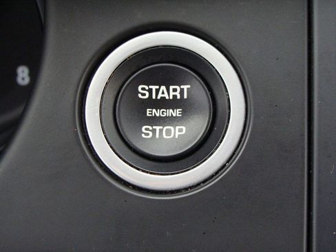 Used 2018 Land Rover Discovery Sport SE image 24