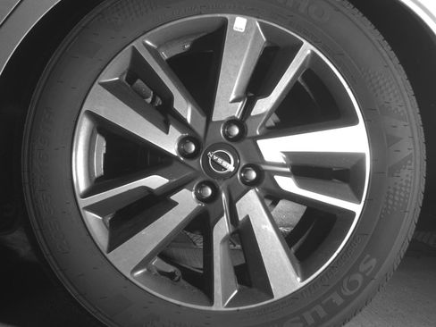 Used 2025 Nissan Versa SV FWD image 14