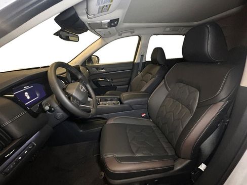 New 2026 Nissan Pathfinder Platinum AWD/4WD image 9
