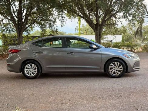 Used 2018 Hyundai Elantra SE FWD image 4