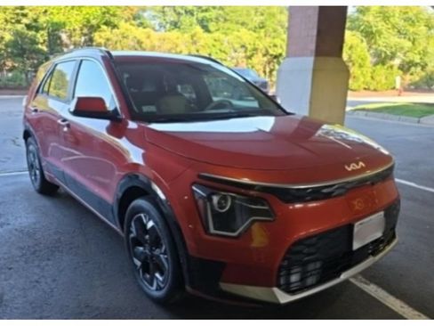 Used 2023 Kia Niro Wind FWD image 3