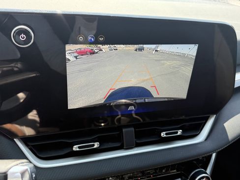 Used 2026 Chevrolet Equinox LT AWD/4WD image 14