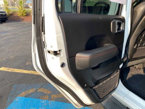 Used 2020 Jeep Wrangler Unlimited Rubicon w/ Dual Top Group AWD/4WD image 50