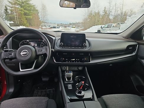 Certified 2022 Nissan Rogue SV image 18