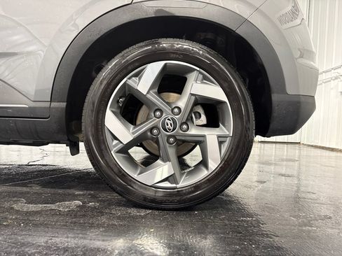 Used 2022 Hyundai Venue Limited FWD image 10