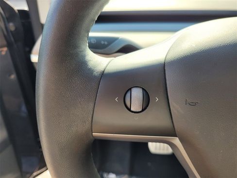 Used 2022 Tesla Model Y Performance image 29