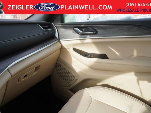 Used 2024 Jeep Grand Cherokee Limited image 31