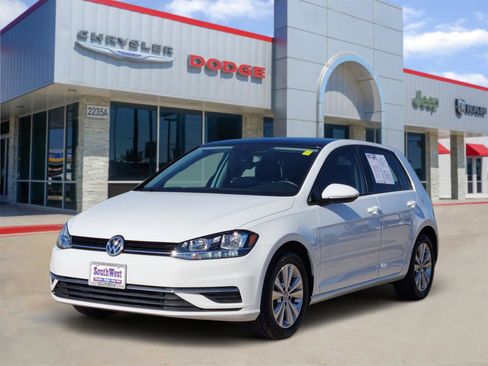 Used 2021 Volkswagen Golf 4-Door image 2