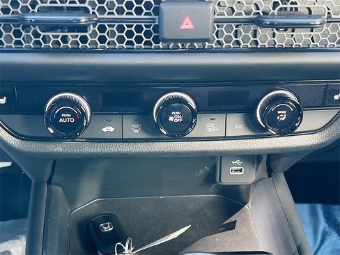 Used 2025 Honda HR-V Sport image 15