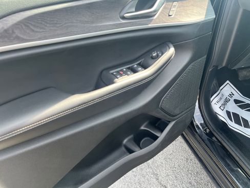 Used 2023 Jeep Grand Cherokee L Limited w/ Luxury Tech Group II image 11