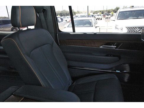 Used 2023 Jeep Grand Wagoneer Series II w/ Premium Group II AWD/4WD image 10