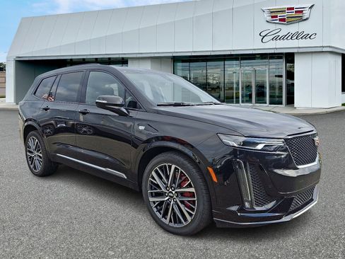 Used 2022 Cadillac XT6 Sport w/ Technology Package image 7