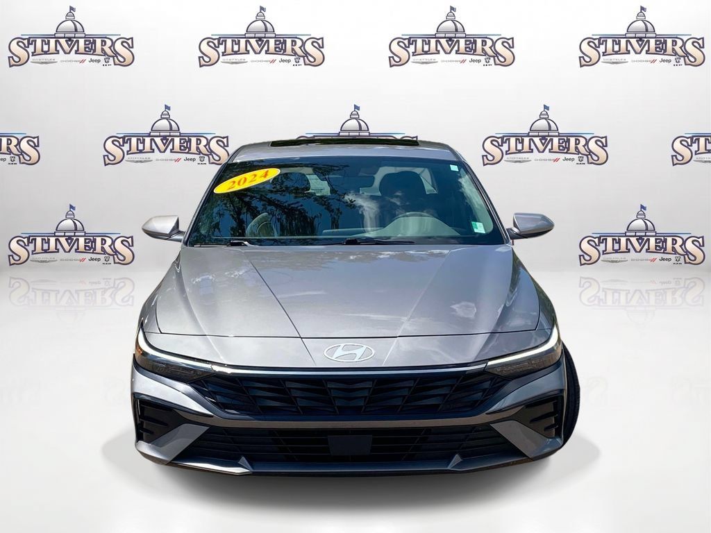 Used 2024 Hyundai Elantra SEL w/ Convenience Package FWD image 2