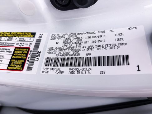 Used 2025 Toyota Sequoia TRD Pro AWD/4WD image 38