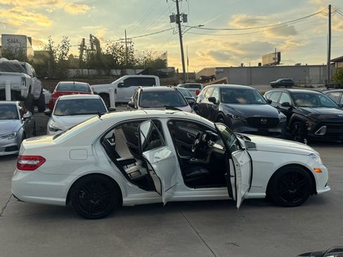 Used 2010 Mercedes-Benz E 350 4MATIC Sedan image 22