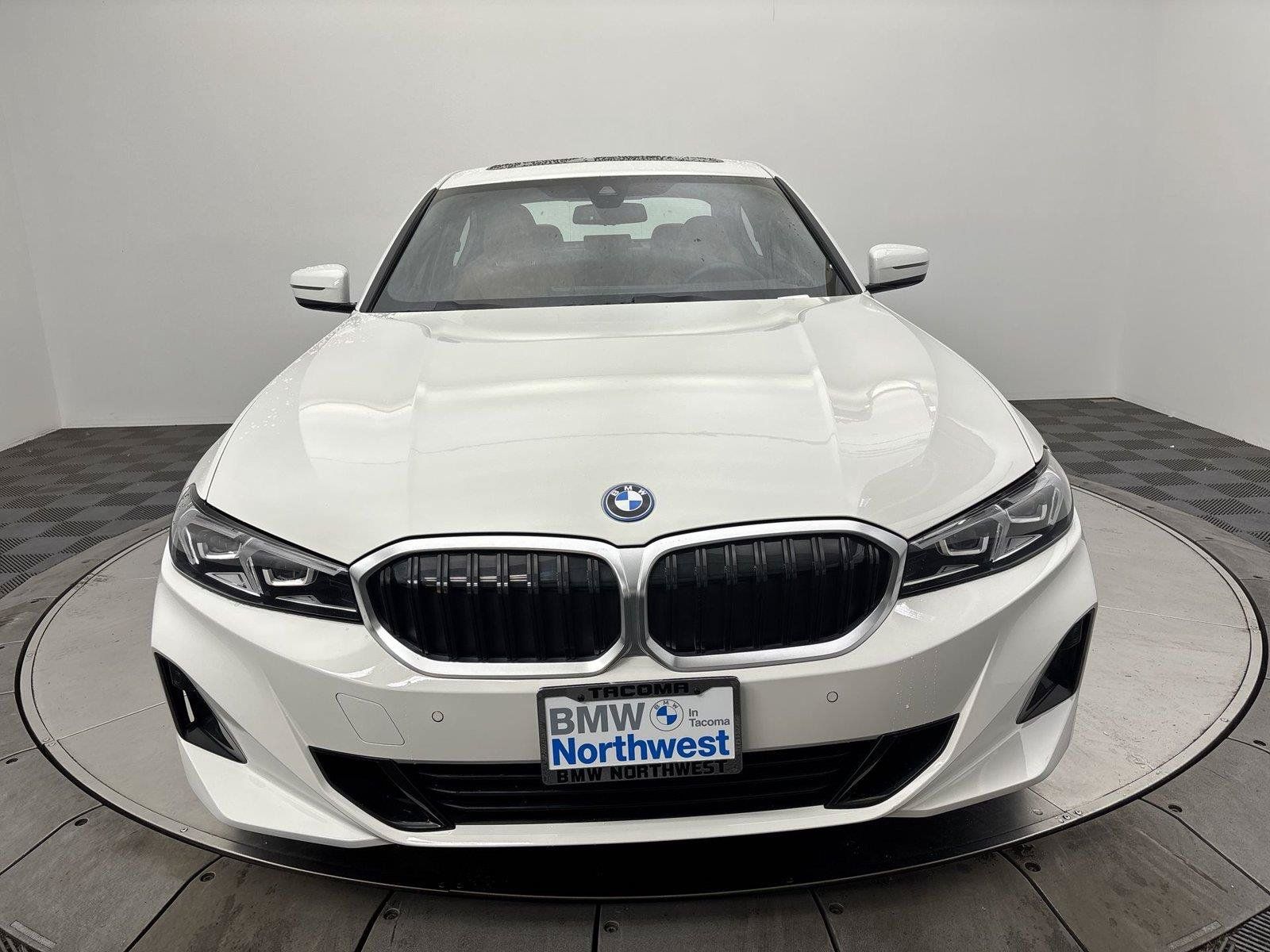 Used 2024 BMW 330e w/ Convenience Package RWD image 14