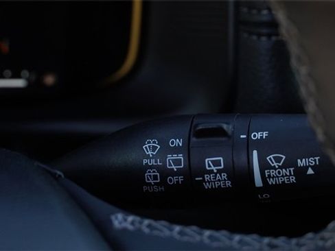 Used 2023 Jeep Wagoneer L Series III w/ Preferred Equipment Group image 31