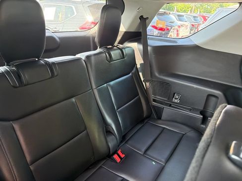 Used 2021 Ford Explorer XLT w/ Equipment Group 202A AWD/4WD image 7