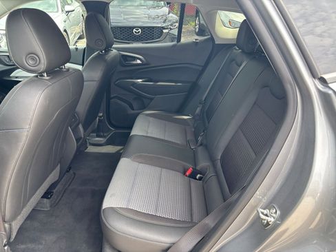 Used 2025 Chevrolet Trax LT w/ LT Convenience Package FWD image 21
