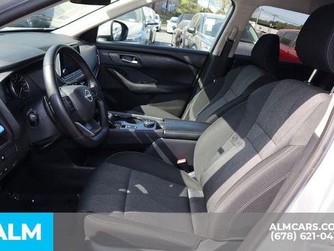 Used 2025 Nissan Rogue SV image 11