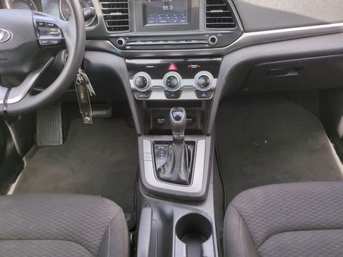 Used 2019 Hyundai Elantra SE w/ Cargo Package FWD image 18