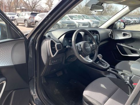 Used 2025 Kia Soul LX w/ LX Technology Package image 32