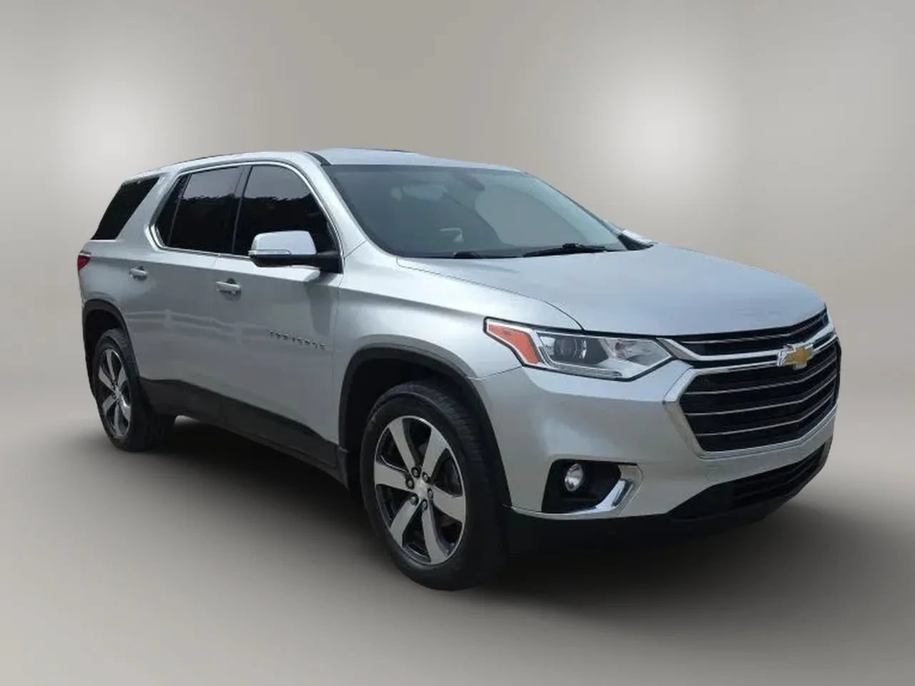 Used 2019 Chevrolet Traverse LT w/ LT Premium Package AWD/4WD image 3