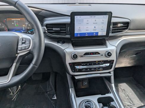 Used 2022 Ford Explorer XLT w/ Equipment Group 202A AWD/4WD image 19