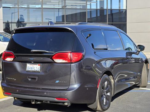 Used 2019 Chrysler Pacifica Limited w/ Advanced Safetytec Group image 4
