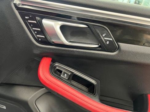 Used 2018 Porsche Macan AWD/4WD image 36