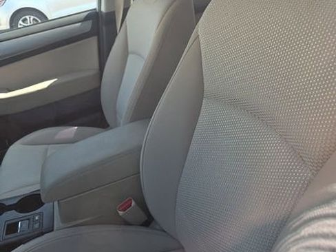Used 2017 Subaru Outback 2.5i Premium w/ Popular Package #2 image 6