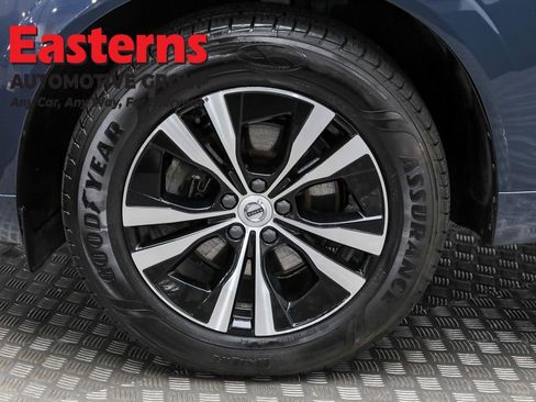 Used 2023 Volvo XC60 B5 Core image 32