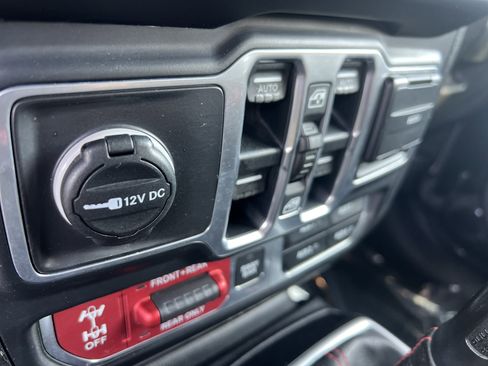 Used 2018 Jeep Wrangler Unlimited Rubicon w/ Steel Bumper Group image 23