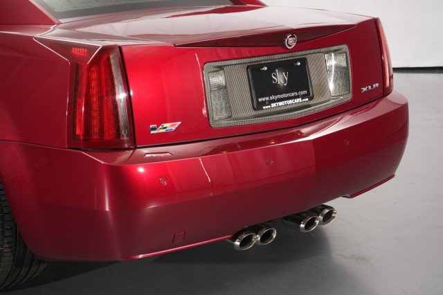 Used 2006 Cadillac XLR V RWD image 16