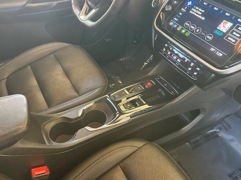 Used 2023 Chevrolet Bolt LT w/ Infotainment Package FWD image 19
