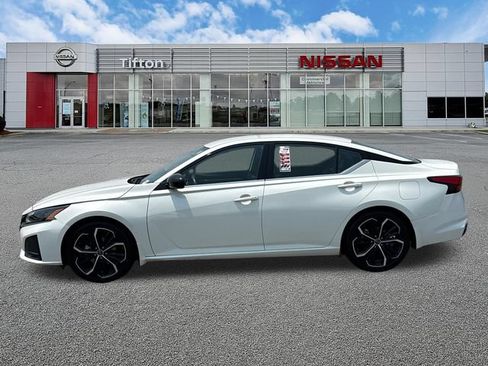 Used 2023 Nissan Altima 2.5 SR FWD image 4