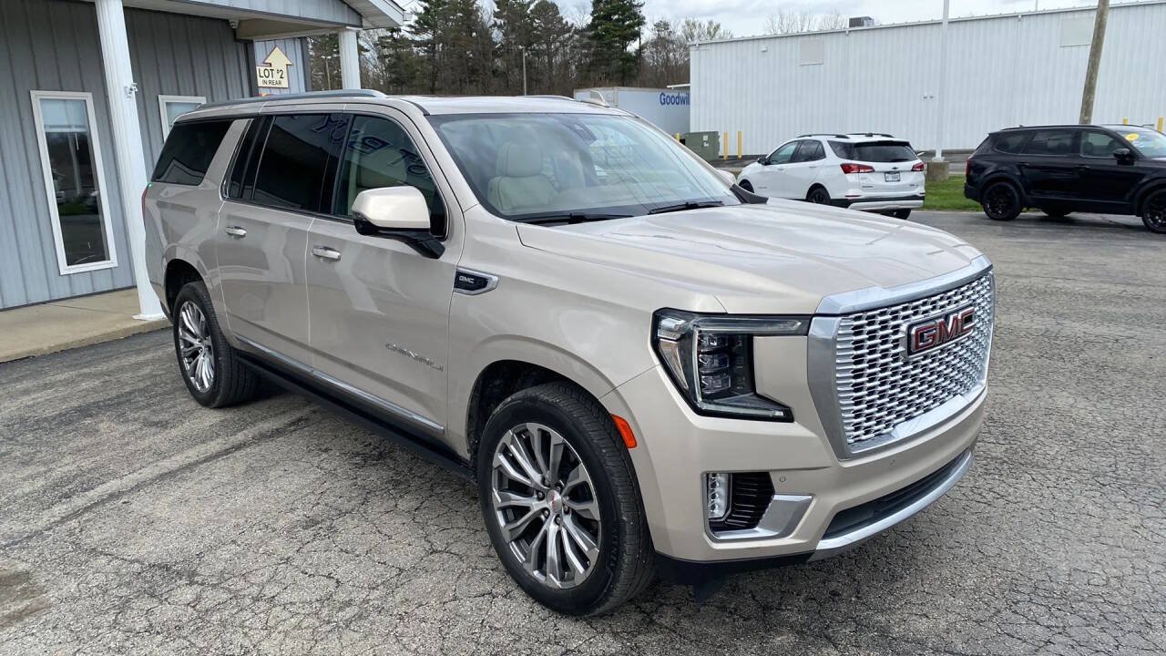 Used 2021 GMC Yukon XL Denali w/ Denali Premium Package AWD/4WD image 10