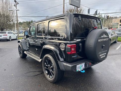 Used 2023 Jeep Wrangler Unlimited Sahara w/ Cold Weather Group image 5