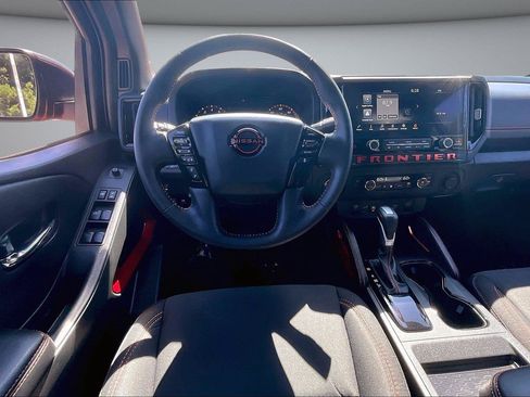 Used 2025 Nissan Frontier PRO-4X AWD/4WD image 10