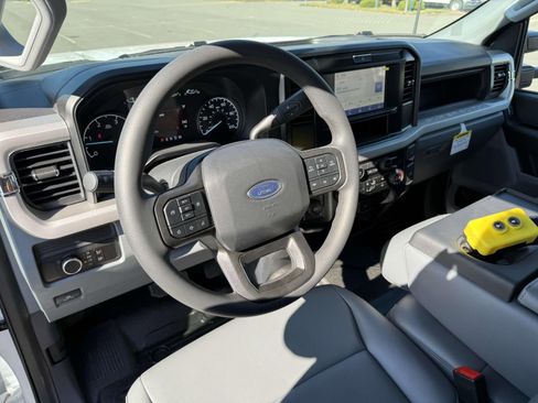 New 2025 Ford F550 4x4 Crew Cab image 12