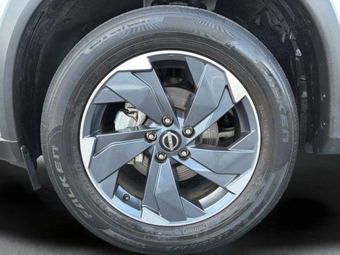 Certified 2024 Nissan Rogue SV FWD image 24