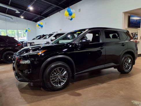 Used 2021 Nissan Rogue S AWD/4WD image 3
