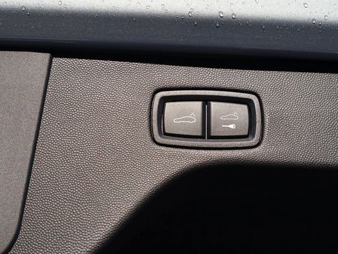 New 2025 Porsche Macan 4S Electric image 19