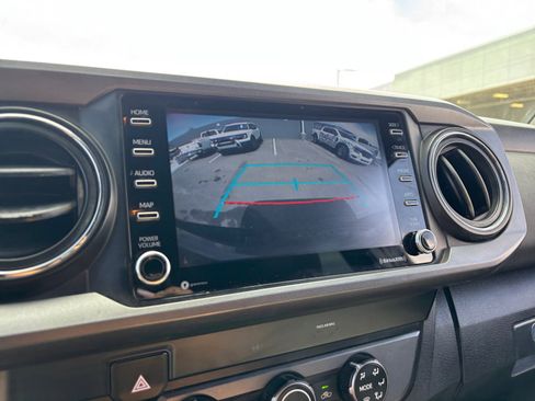 Used 2020 Toyota Tacoma TRD Off-Road w/ Technology Package AWD/4WD image 27