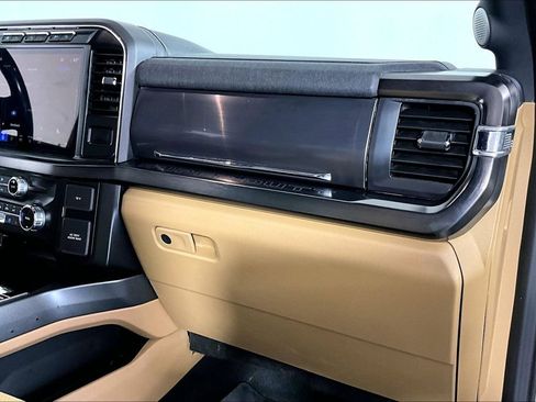 Used 2023 Ford F250 Lariat w/ Lariat Ultimate Package AWD/4WD image 16