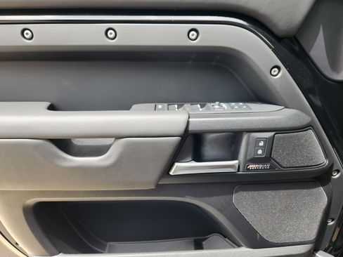 New 2025 Land Rover Defender 110 V8 image 24