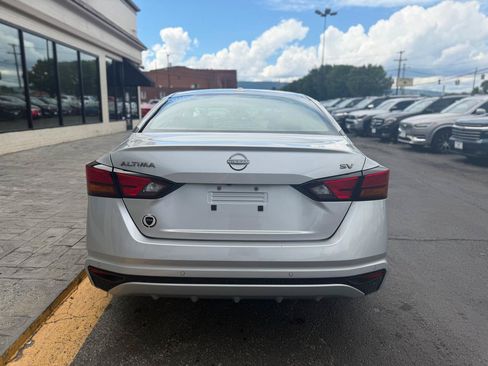 Used 2024 Nissan Altima 2.5 SV FWD image 8