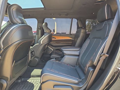 Used 2025 Jeep Grand Cherokee L Summit AWD/4WD image 13